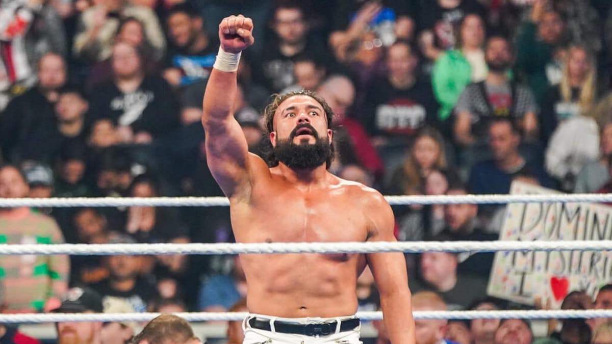 Andrade raising his arm up on WWE SmackDown in January 2025