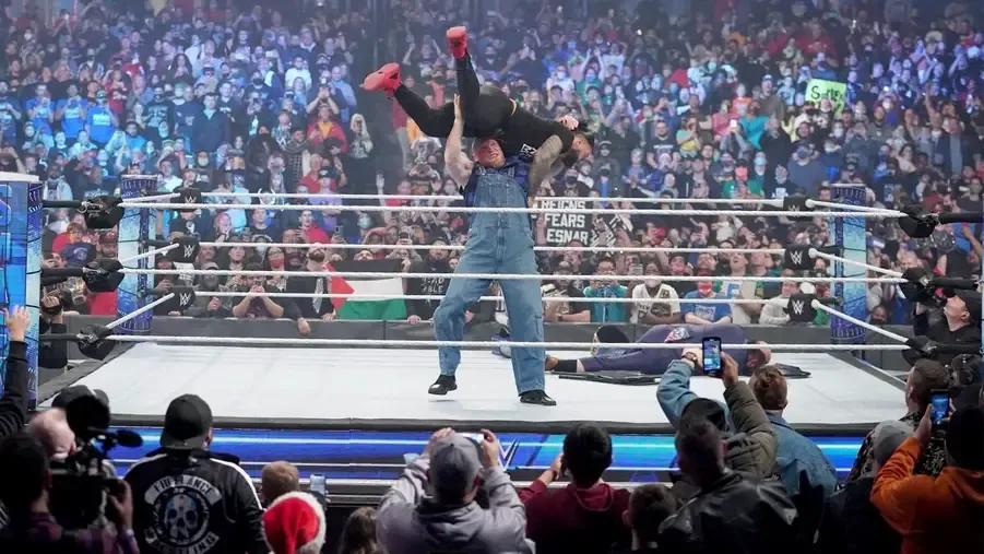 Brock Lesnar- Roman Reigns- WWE SmackDown- December 2021.jpg