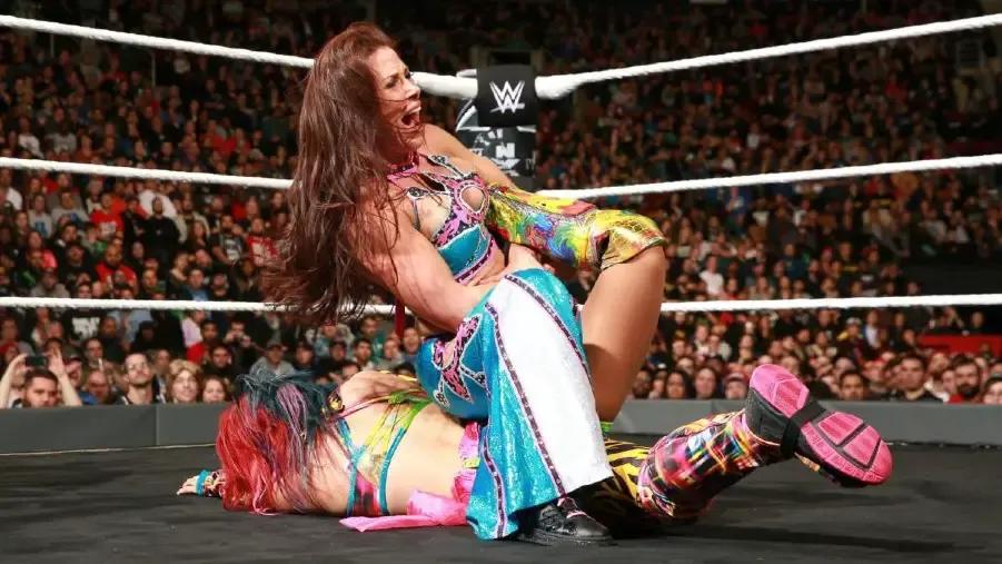 Mickie James Asuka NXT TakeOver Toronto.jpg