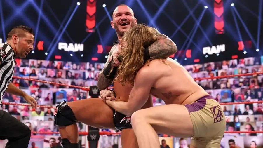 Randy Orton Riddle Headlock.jpg