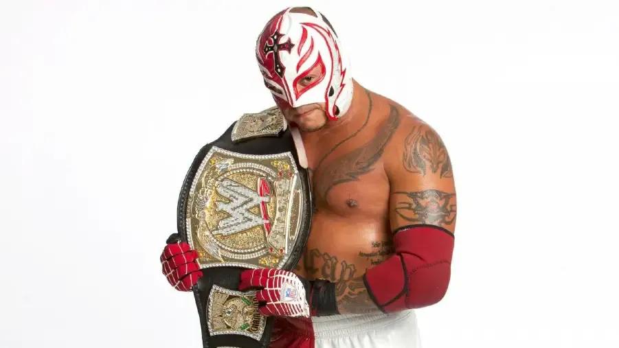 Rey Mysterio WWE Champion 2011.jpg