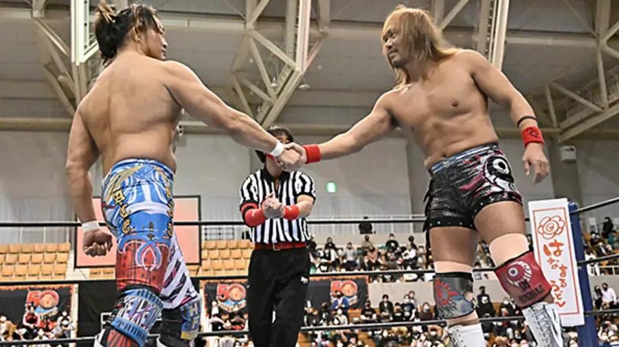 Tetsuya Naito Hiroshi Tanahashi handshake.jpg