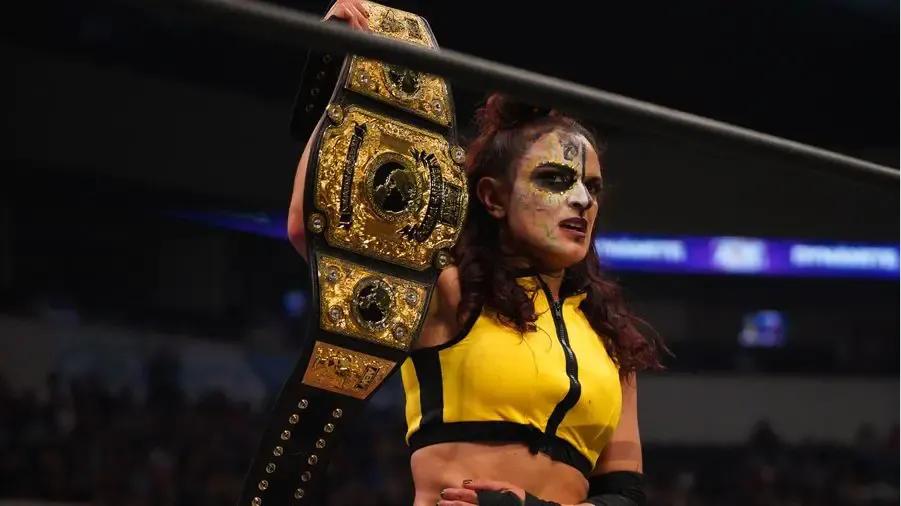 Thunder Rosa all yellow.jpg