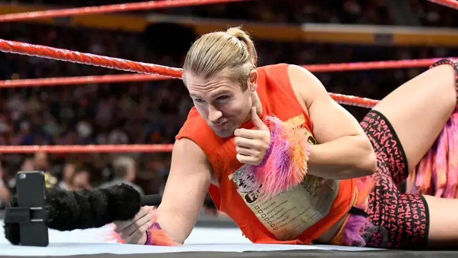 Tyler Breeze Selfie WWE Raw 2019.jpg