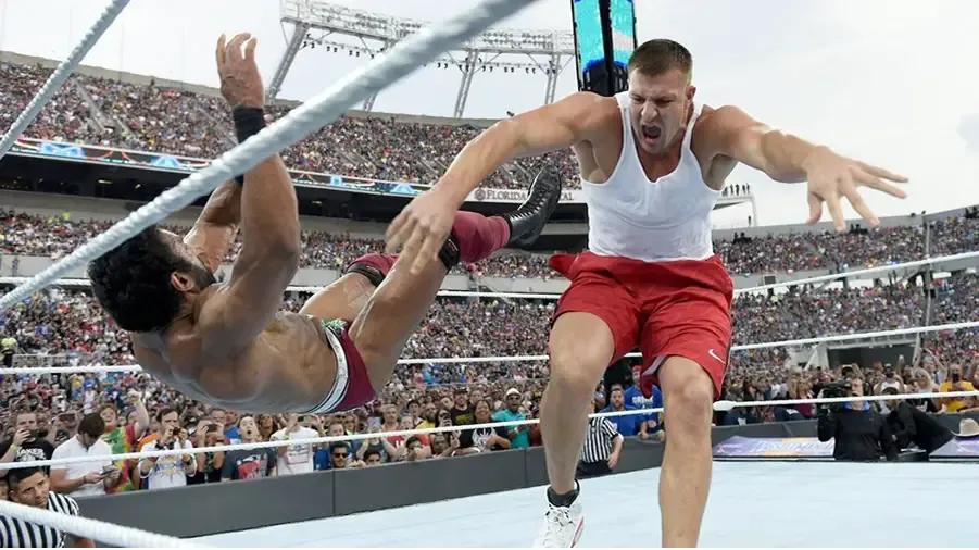 rob gronkowski jinder mahal.jpg