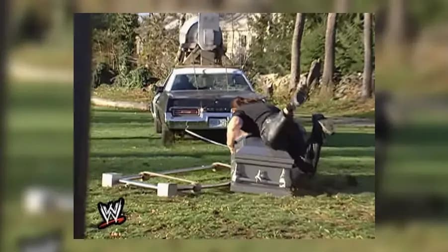 https://cultaholic.com/files/images/05d4e8825d92877e2da40246fbf3e4780feb60e4-big-show-bossman-casket.jpg