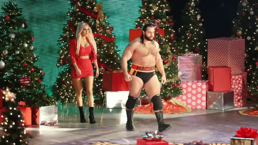 https://cultaholic.com/files/images/35267ed9489ea8f1634da937d6a499a1c58ca9b1-rusev-lana-christmas.jpg