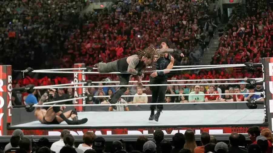 https://cultaholic.com/files/images/5abe19e27656086b46e05fce77b53af27092228e-royal-rumble-2017-roman-reigns-bray-wyatt-randy-orton.jpg