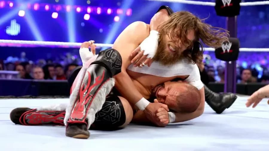 https://cultaholic.com/files/images/822e80a0aae26f7ebd1d35416cc86d2b4af4e359-Daniel-Bryan-Triple-H.jpg
