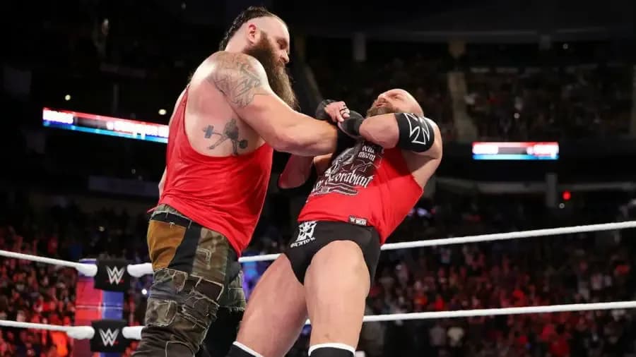 https://cultaholic.com/files/images/8fbe2d472f354748c3a00fbc7e55774f82d3c583-Braun-Strowman-Triple-H.jpg