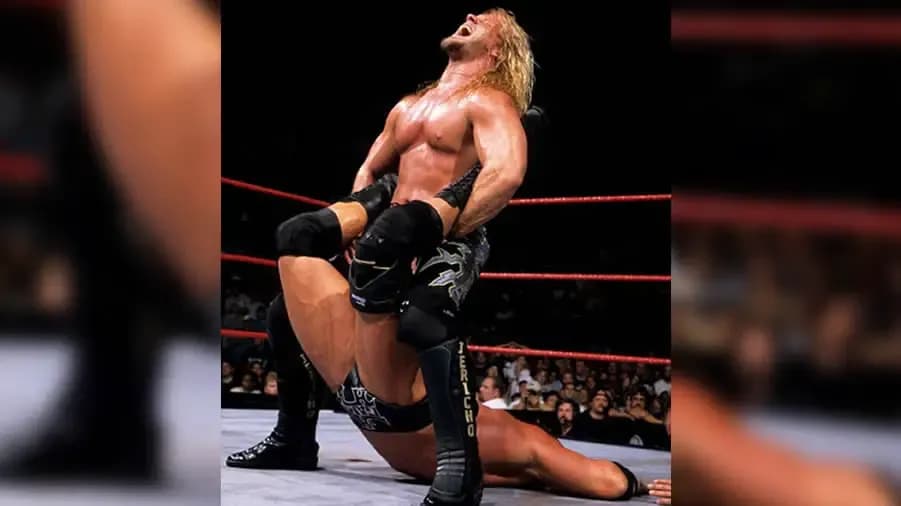 https://cultaholic.com/files/images/9c07375399a06a4c7f82e7120e75e32b087c7a68-chris-jericho-triple-h-fully-loaded-2000.jpg