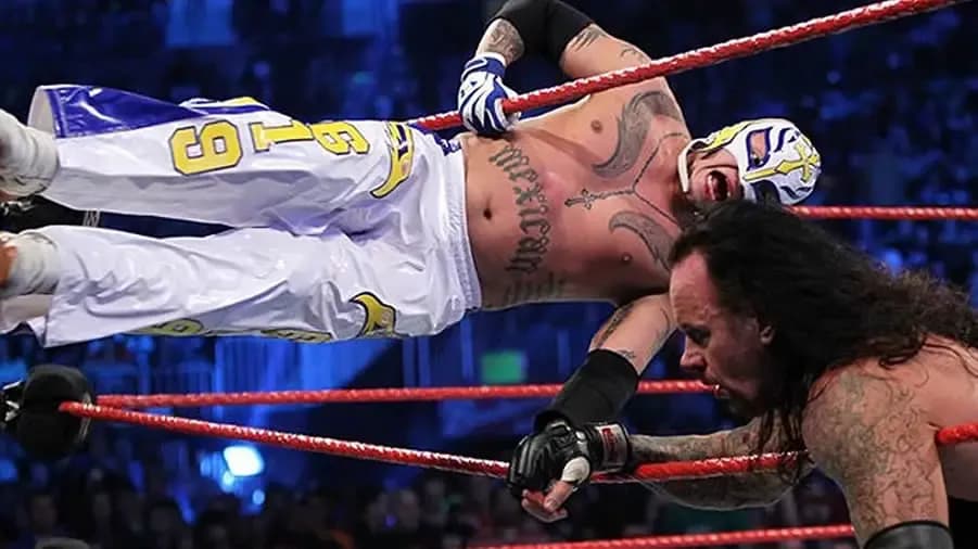 https://cultaholic.com/files/images/b7e5568c61a84c514ea48c82a8db82990b751e5f-royal-rumble-2010-undertaker-rey-mysterio.jpg