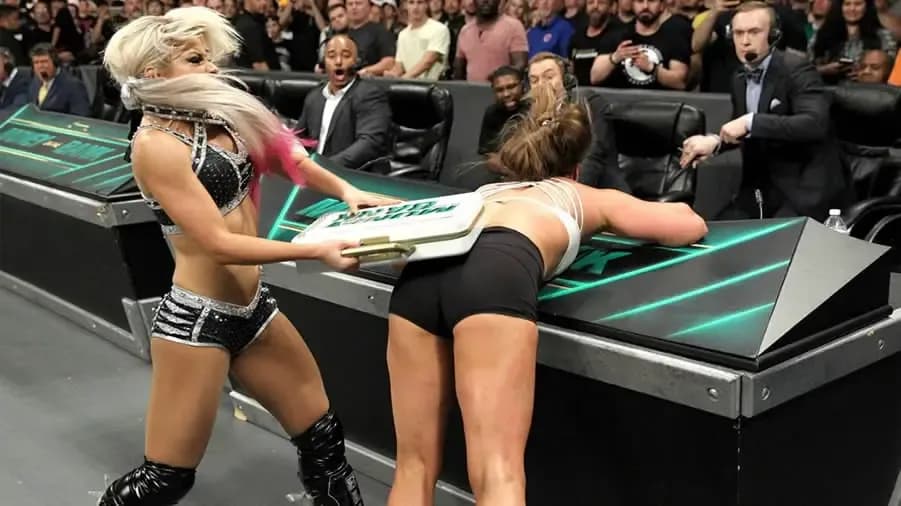 https://cultaholic.com/files/images/c28a76b62a69d5e589e1e346ba33ab8c4120514c-alexa-bliss-ronda-rousey.jpg